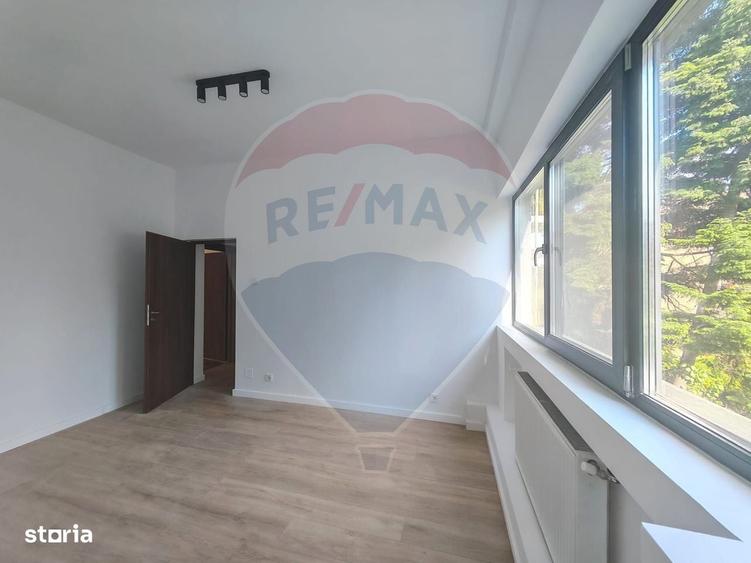 Apartament cu 3 camere semidecomandat în Aviatorilor