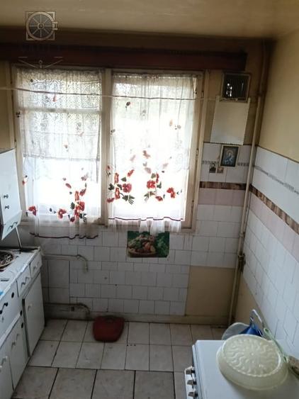 Apartament cu 3 camere semidecomandat în Titan