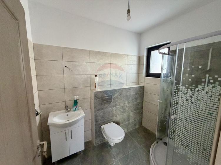 Casă cu 3 camere cu Teren 400 Mp în Golești