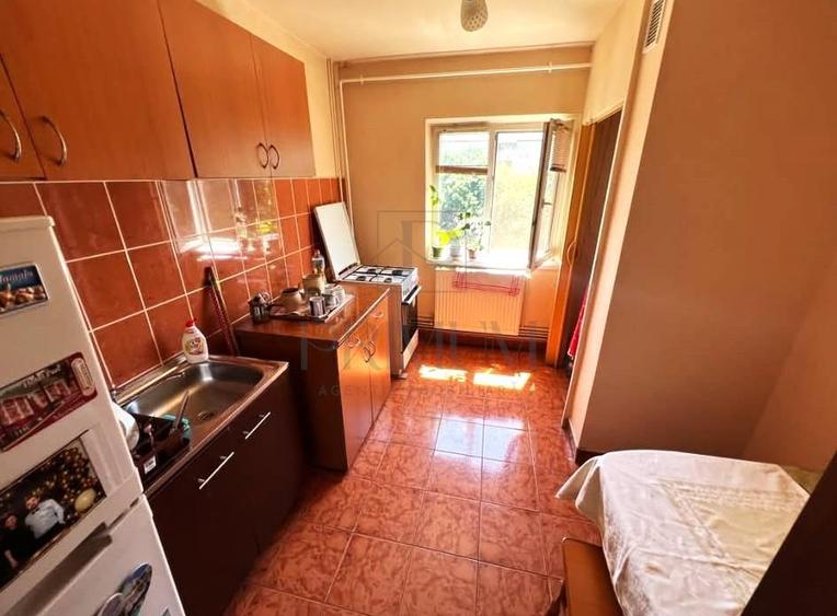 Apartament cu 3 camere decomandat în Aradului