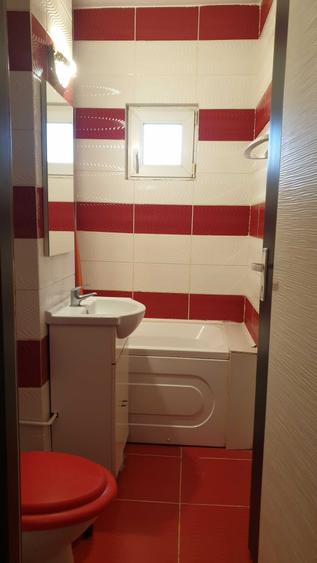 Apartament cu 3 camere decomandat în Medicină