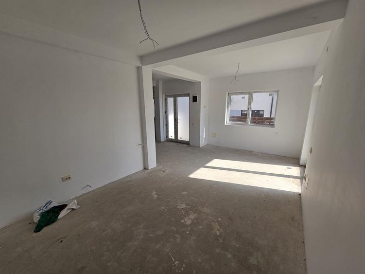 Duplex cu 5 camere cu Canalizare în Chiajna