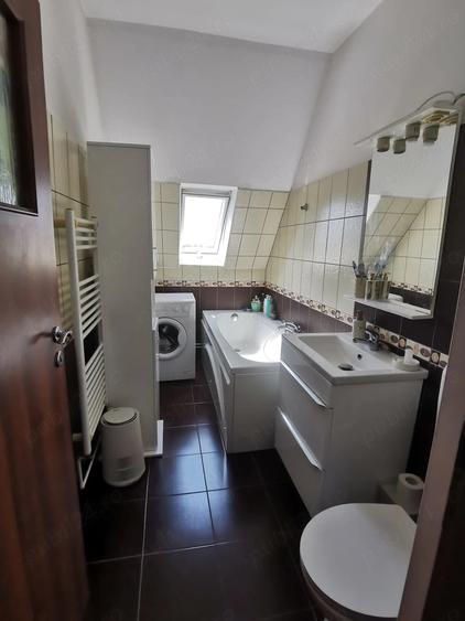 Apartament cu 3 camere semidecomandat, mobilat în Girocului