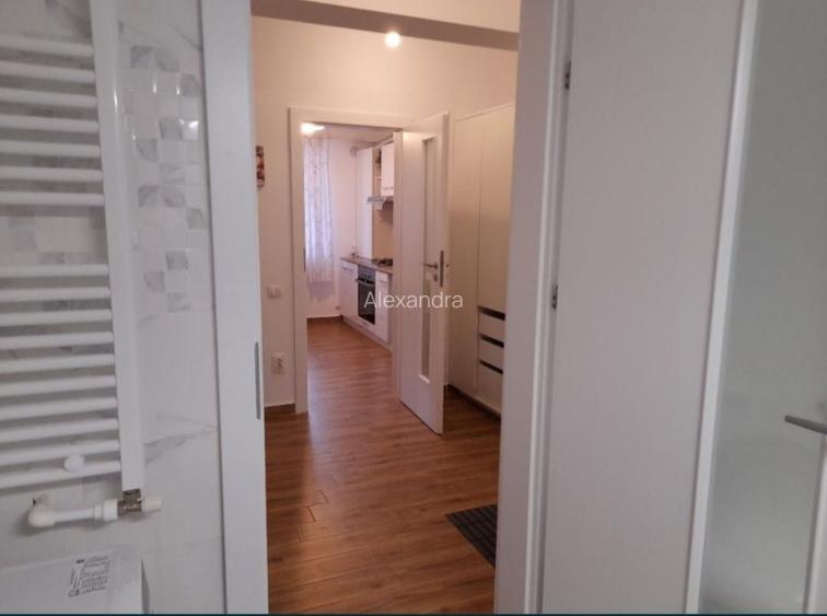 Vand apartament cu 2 camere, decomandat