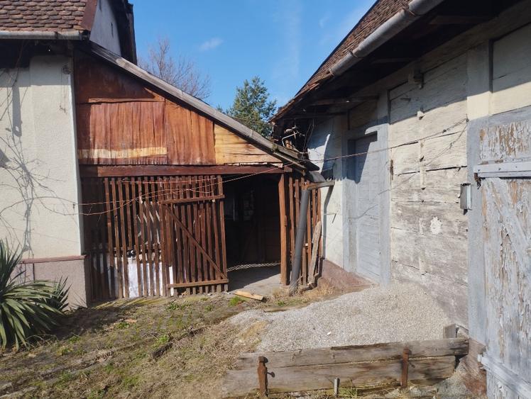Casă individuală cu 5 camere cu Teren 1800 Mp în Buteni