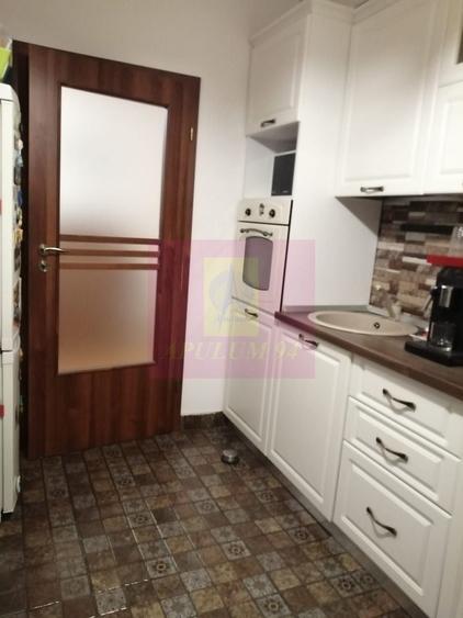 Apartament cu 3 camere semidecomandat, mobilat în Haliu