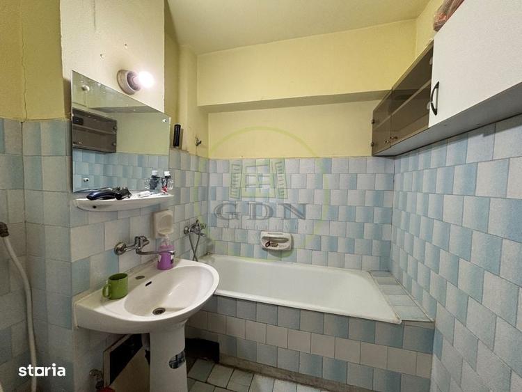 Apartament cu 3 camere decomandat în Calea București