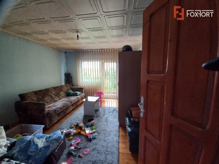 Casă individuală cu 5 camere cu Canalizare în Crișan