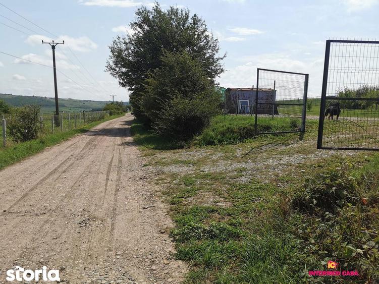 Teren de 665 mp, în Roșia