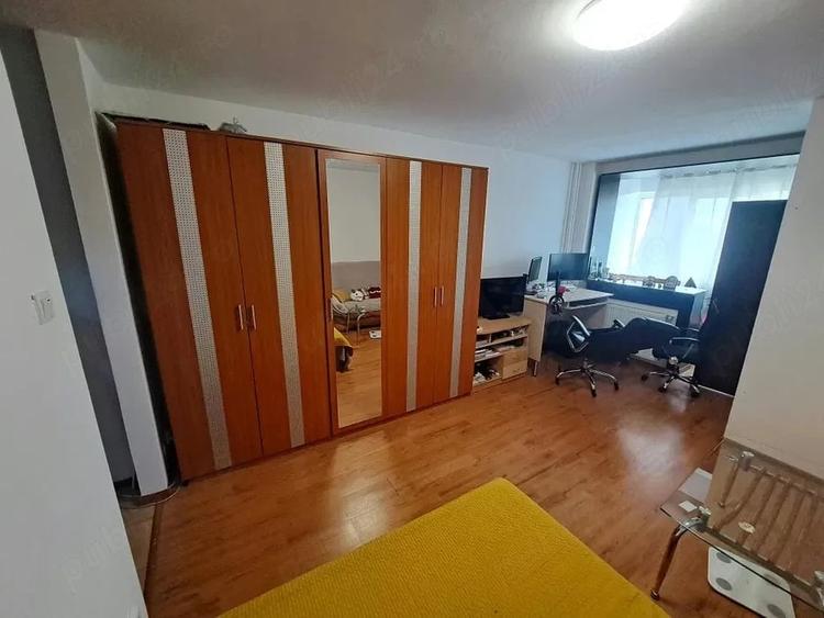 Garsonieră semidecomandată în Titan