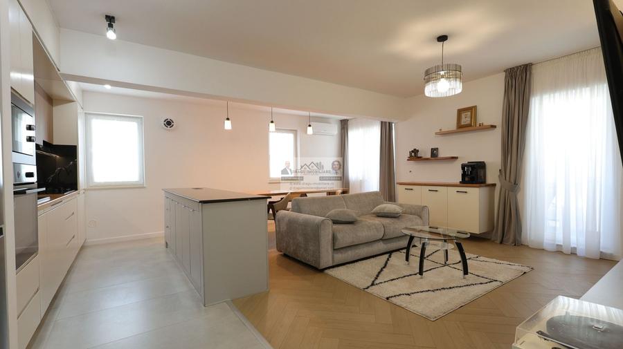 Apartament cu 3 camere decomandat, mobilat în Sud