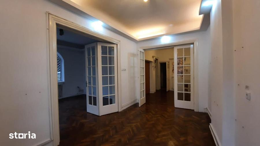 Apartament cu 3 camere semidecomandat în Eminescu