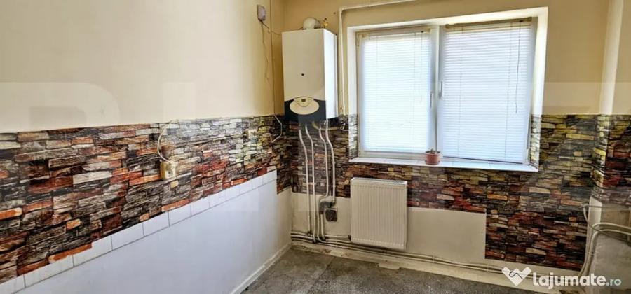 Apartament cu 3 camere decomandat în Simeria