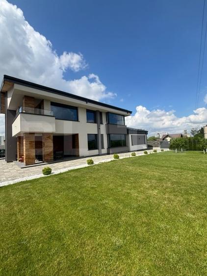 Casă individuală cu 4 camere cu Garaj în Periferie