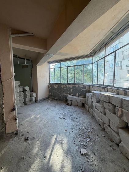 Apartament cu 3 camere în Falezei