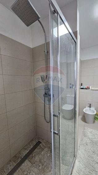 Apartament cu 3 camere decomandat, mobilat în Burdujeni