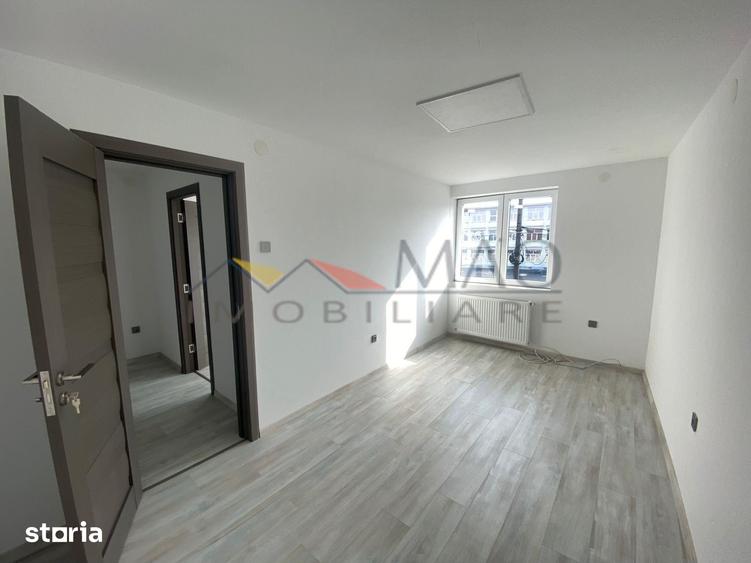 Casă cu 8 camere cu Teren 700 Mp în Semicentral