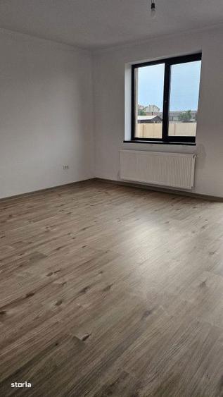 Casă cu 4 camere cu Teren 215 Mp în Prelungirea Ghencea