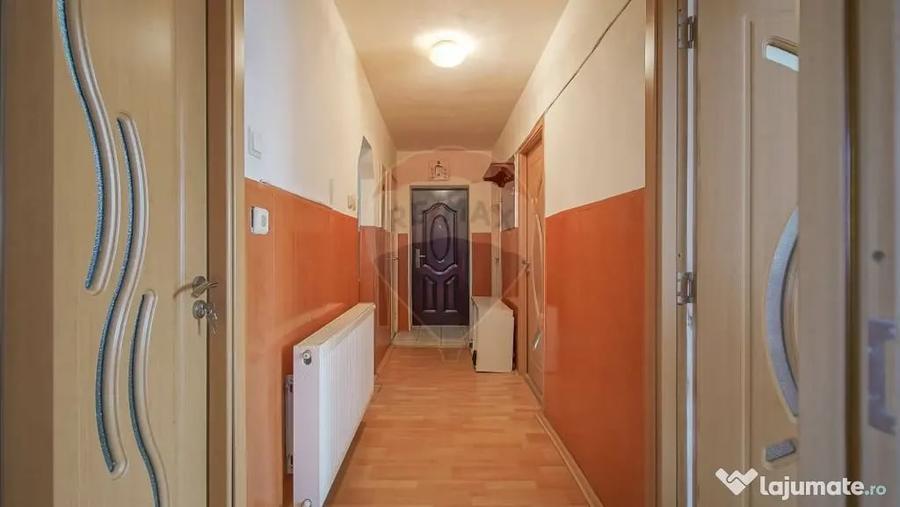 Apartament cu 4 camere semidecomandat în Stupini