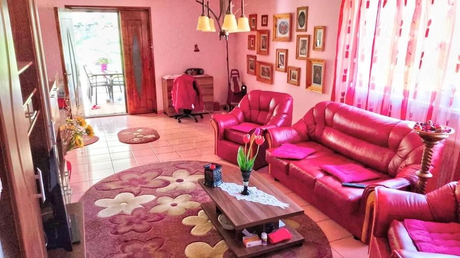 Casă cu 2 camere cu Teren 1800 Mp în Central