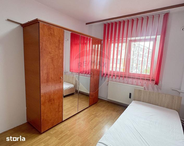 Apartament cu 4 camere în Berceni