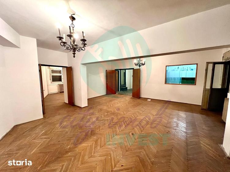 Apartament cu 4 camere semidecomandat în Centrul Civic