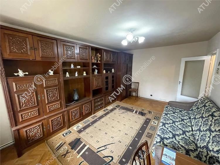 Apartament cu 3 camere decomandat în Vest