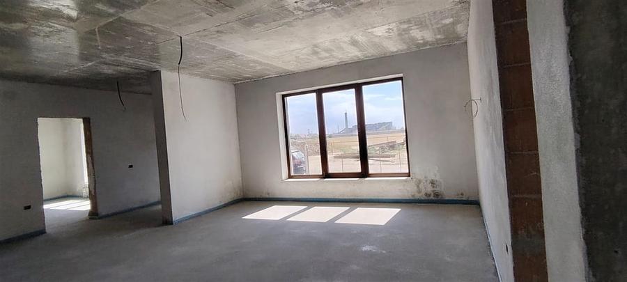 Casă cu 4 camere cu Teren 700 Mp în Episcopia Bihorului
