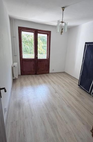Apartament cu 3 camere semidecomandat în Gorjului