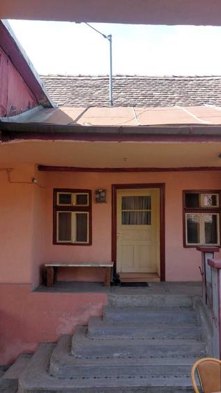 Casă cu 4 camere în Coroi