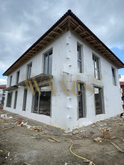 Duplex cu 5 camere cu Canalizare în Chinteni