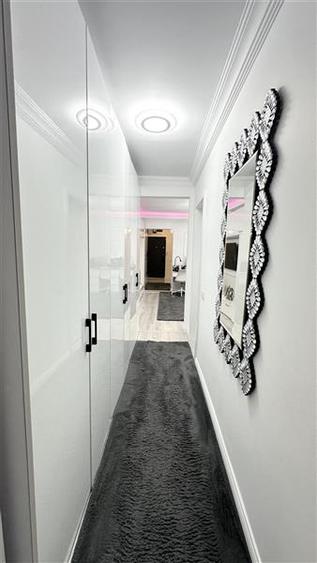 Apartament cu 4 camere semidecomandat, mobilat în Tomis Nord