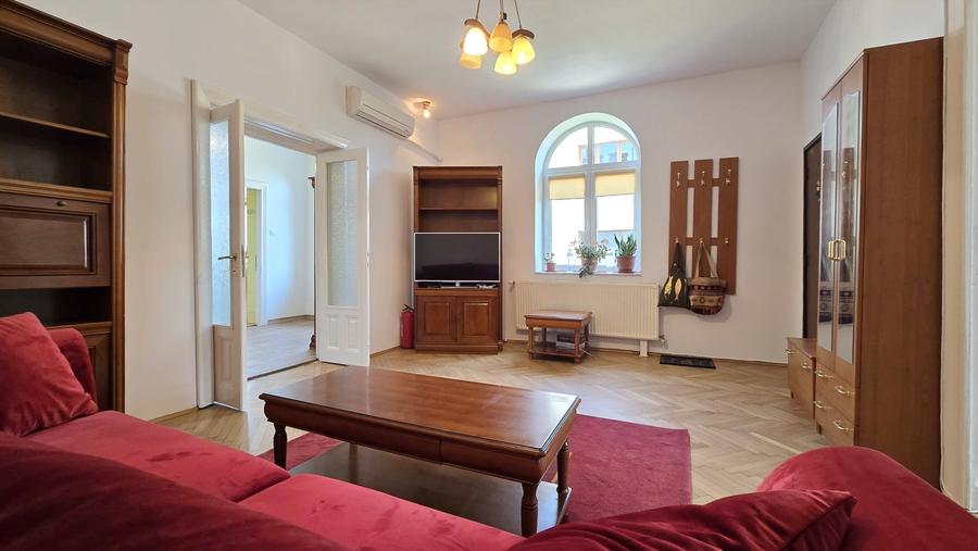 Apartament cu 5 camere decomandat în Domenii