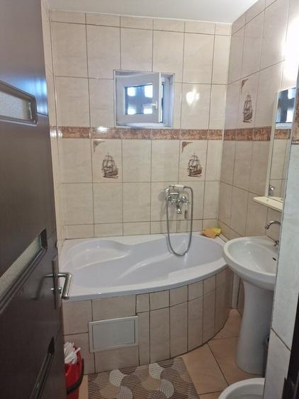 Apartament cu 2 camere semidecomandat în 1 Mai