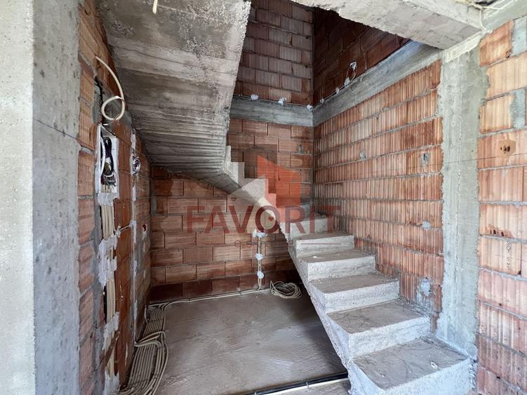 Duplex cu 5 camere cu Canalizare în Ghiroda