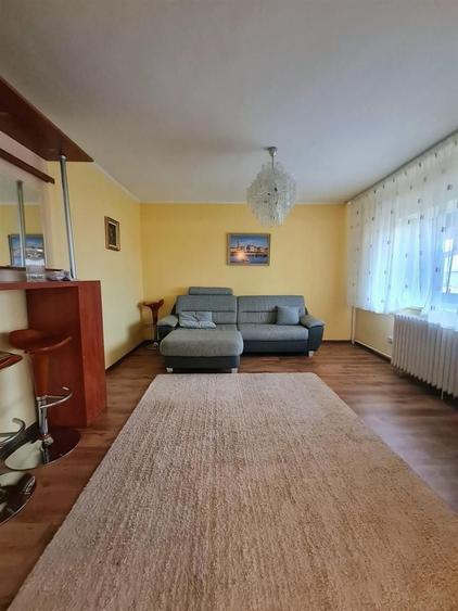 Casă individuală cu 6 camere decomandat cu Teren 250 Mp în Iorga
