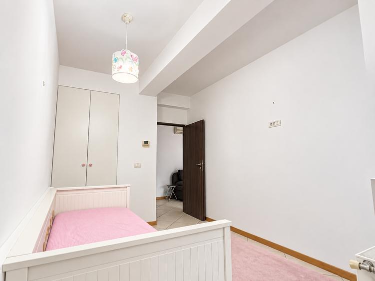 Apartament cu 3 camere decomandat în Torontalului