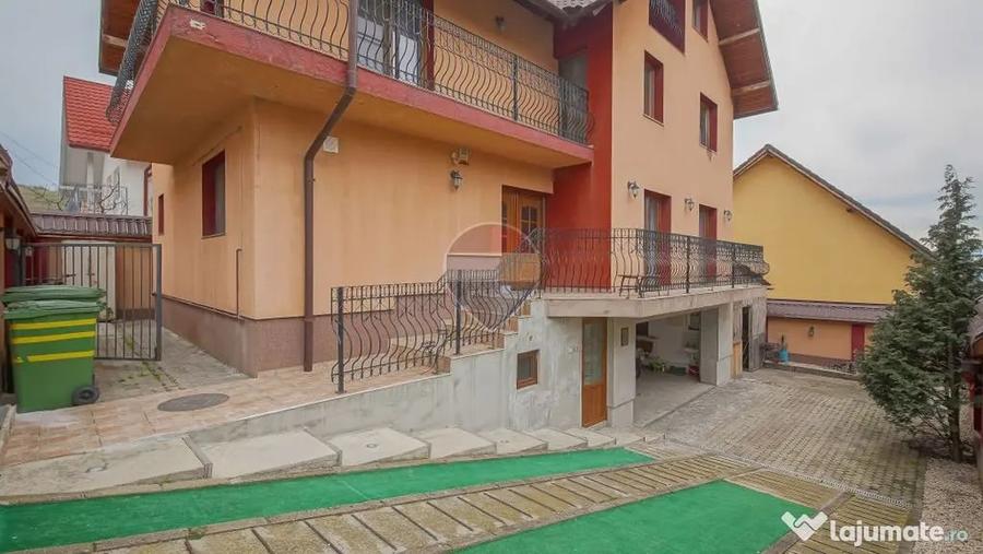 Casă cu 7 camere cu Teren 300 Mp în Central