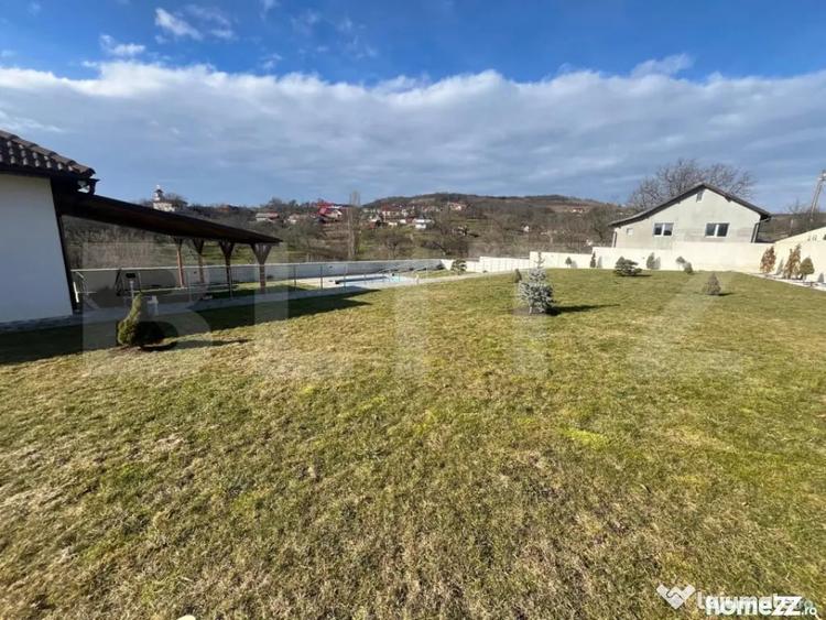 Casă cu 5 camere cu Teren 4400 Mp în Central