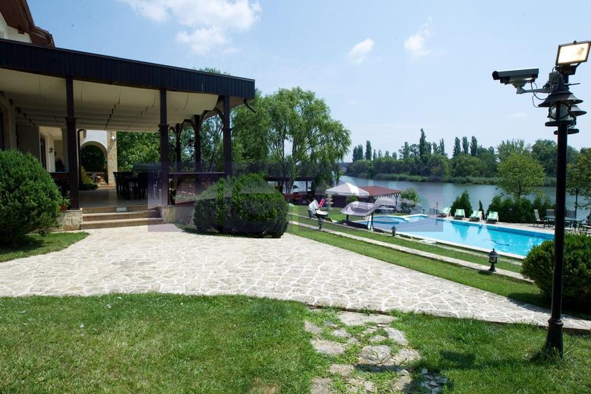 Casă individuală cu 10 camere cu Canalizare în Siliștea Snagovului