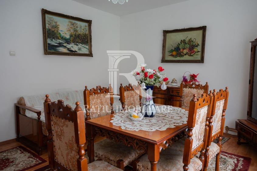 Apartament cu 4 camere decomandat în Central