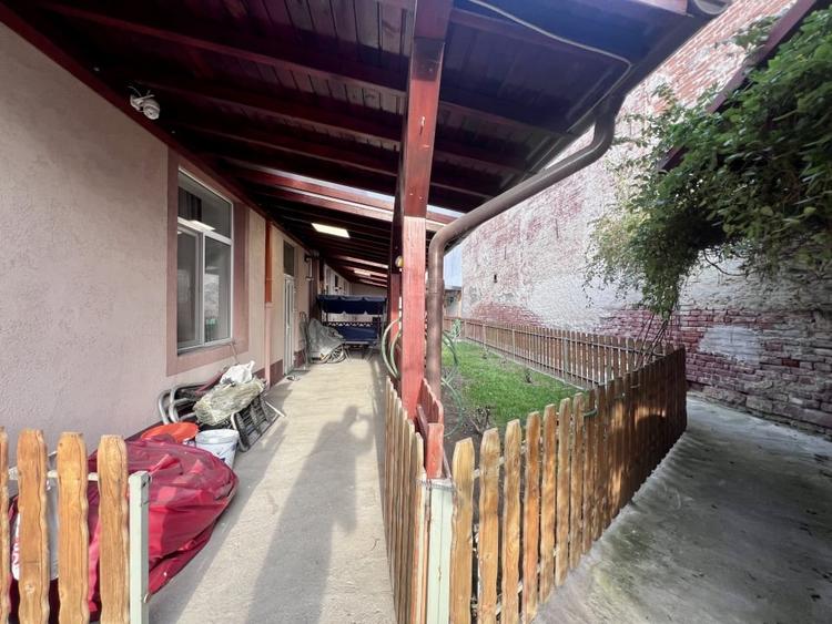 Casă cu 2 camere semidecomandat cu Canalizare în Dâmbovița