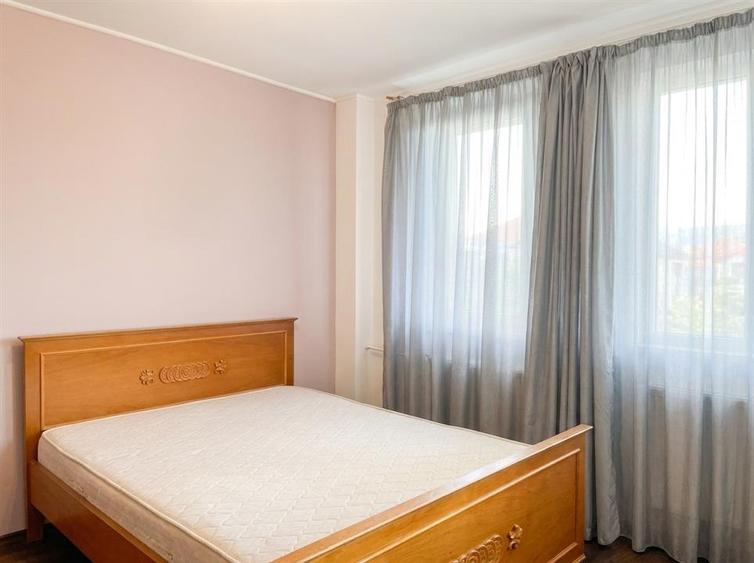 Apartament cu 4 camere decomandat în Dacia