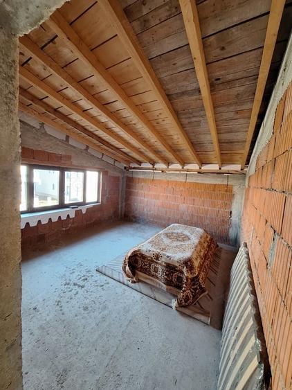 Casă cu 3 camere în Tunari