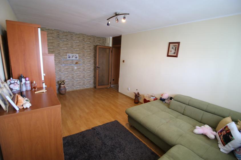 Apartament cu 3 camere decomandat în Mazepa 2