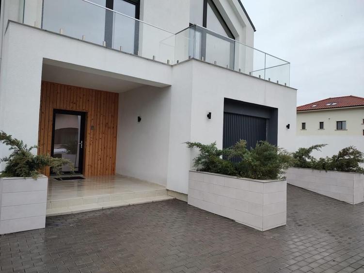 Casă individuală cu 4 camere cu Canalizare în Ostratu