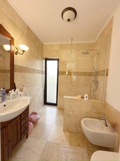 Casă individuală cu 5 camere cu Canalizare în Șagului