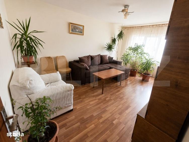 Apartament cu 3 camere decomandat în Micro 12