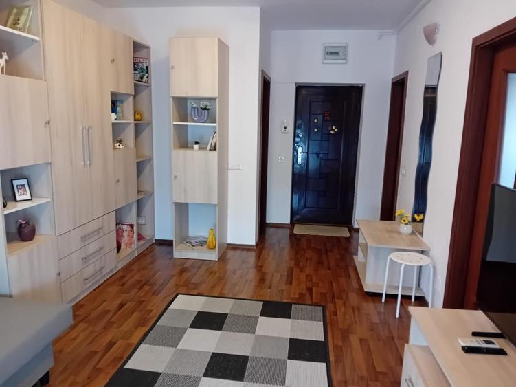 Garsonieră decomandată în Titan