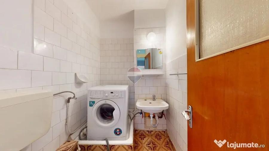 Apartament cu 4 camere decomandat în Răcădău